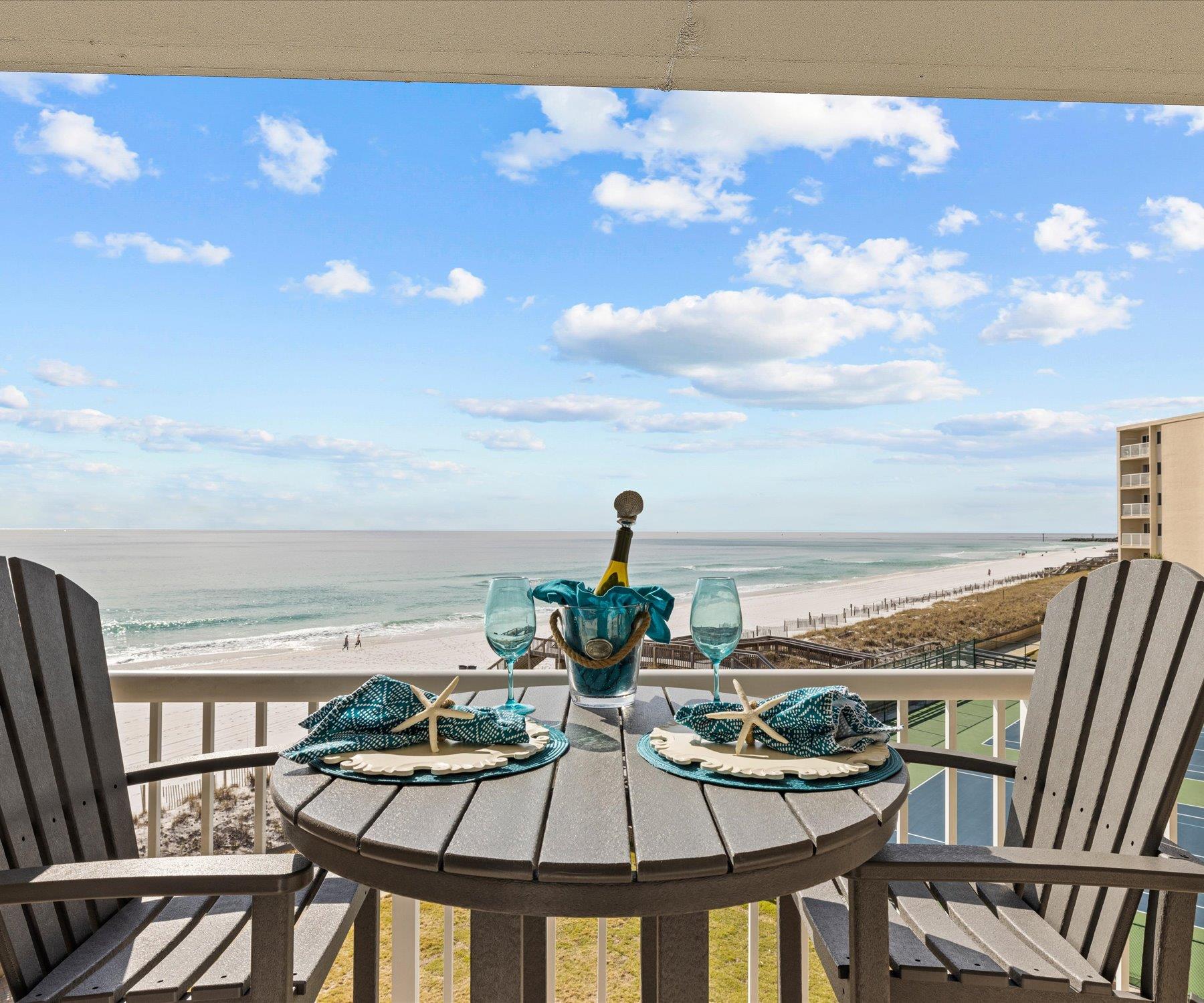 Holiday Surf and Racquet Unit 422 23