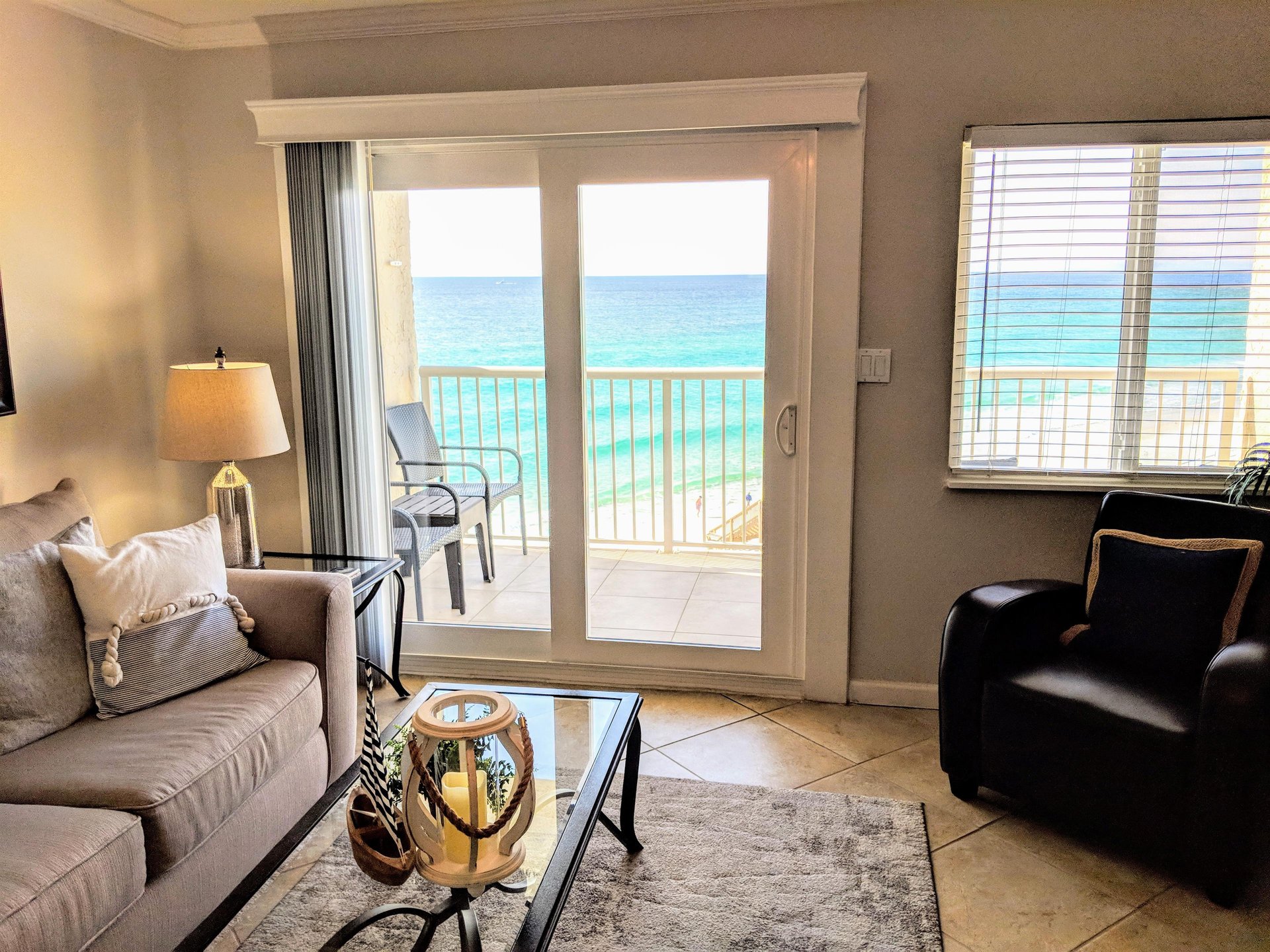 Holiday Surf and Racquet Unit 622 8