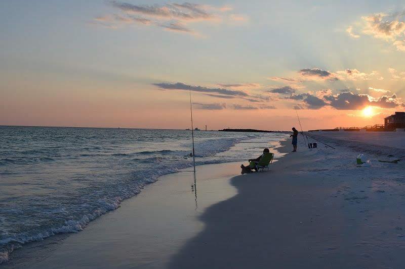 Holiday Surf and Racquet Unit 622 12