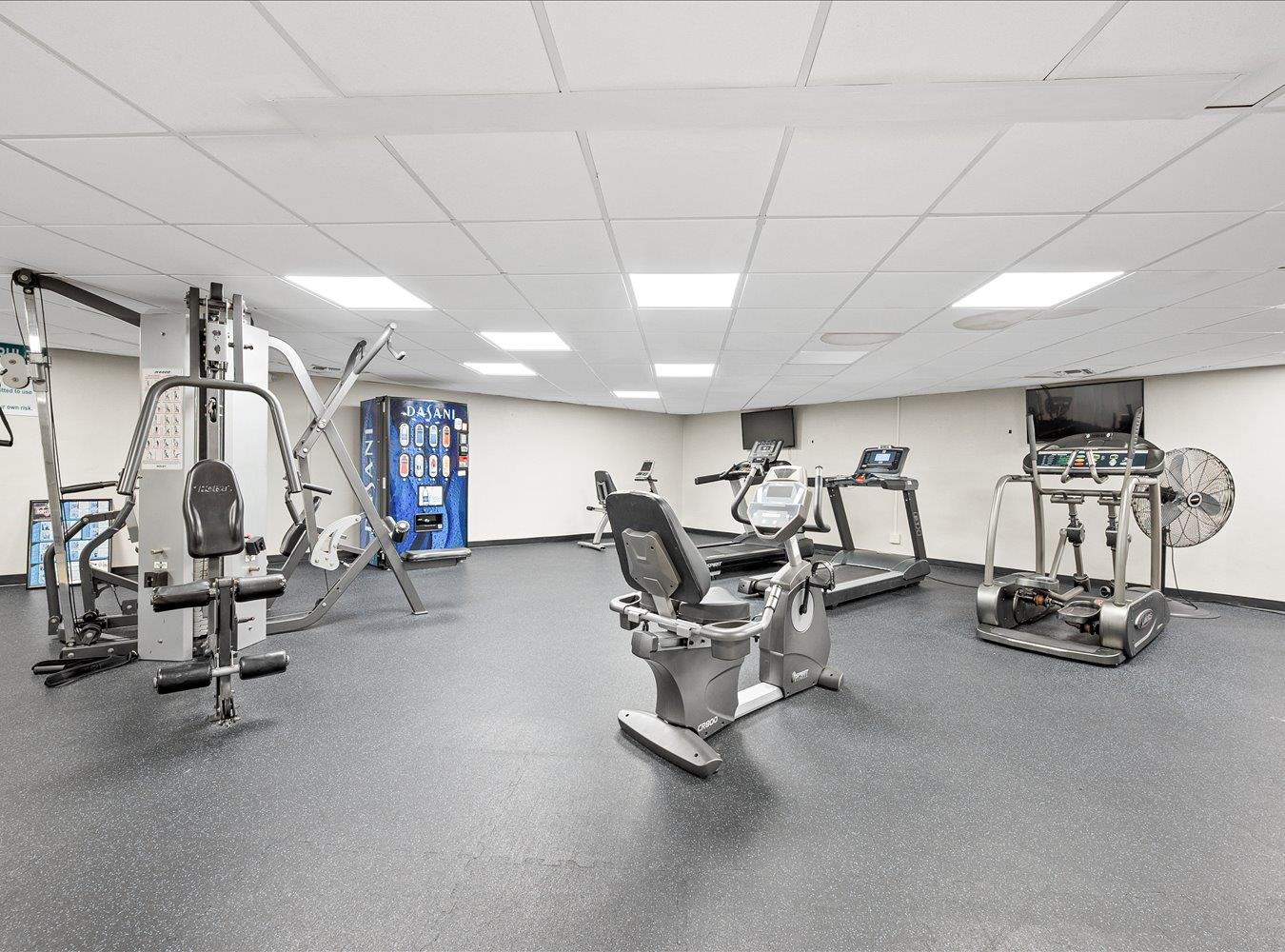 Holiday Surf and Racquet Unit 622 36