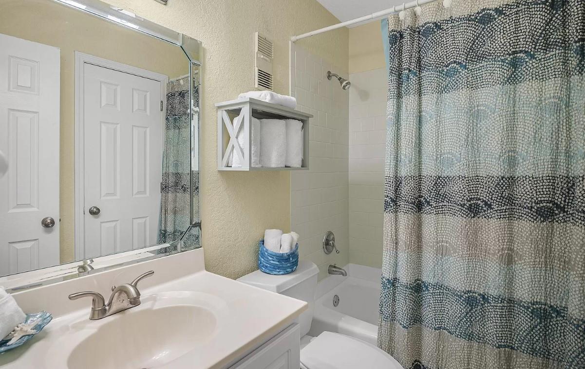 Holiday Surf and Racquet Unit 311 10