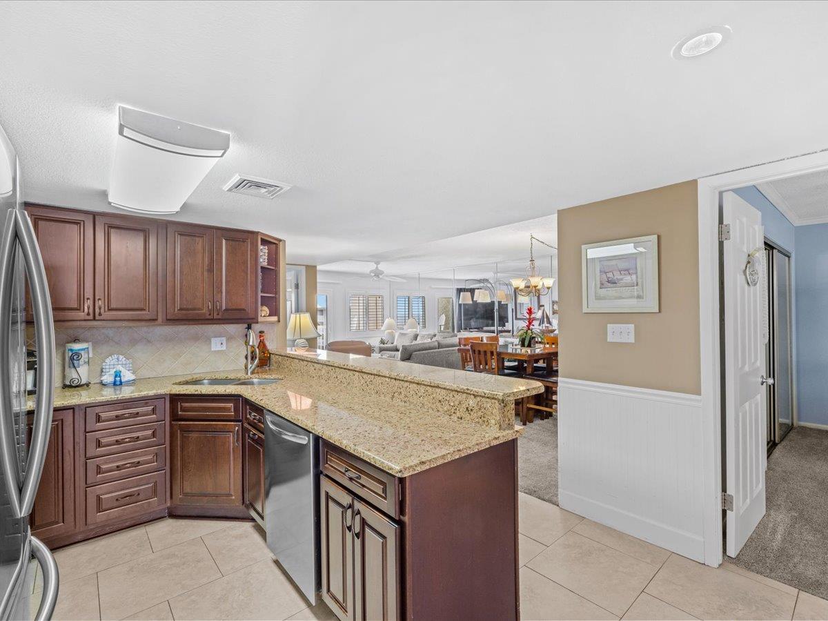 Holiday Surf and Racquet Unit 720 2