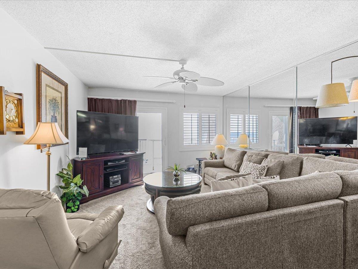 Holiday Surf and Racquet Unit 720 9