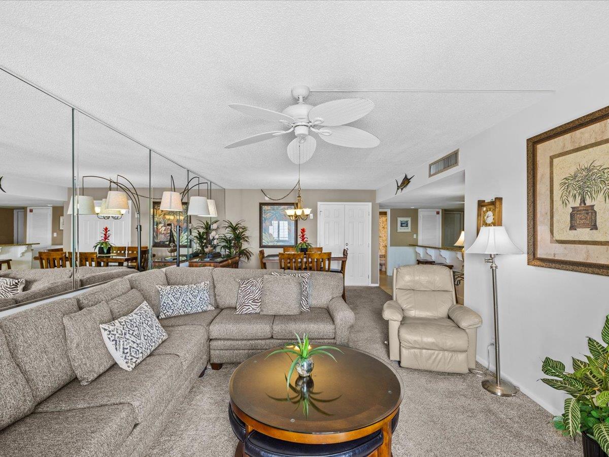 Holiday Surf and Racquet Unit 720 10