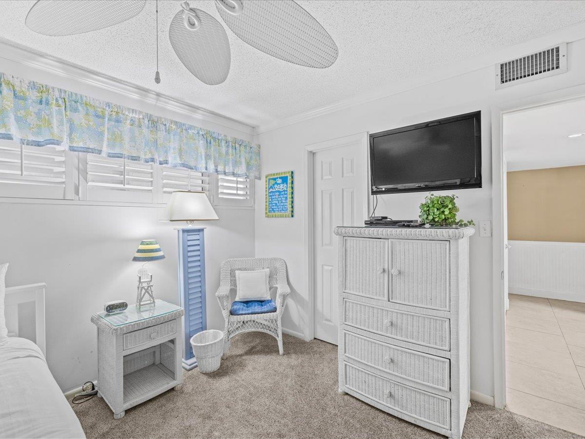 Holiday Surf and Racquet Unit 720 20