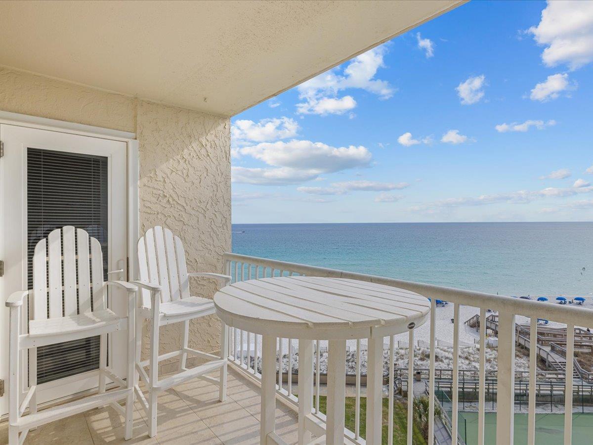 Holiday Surf and Racquet Unit 720 22