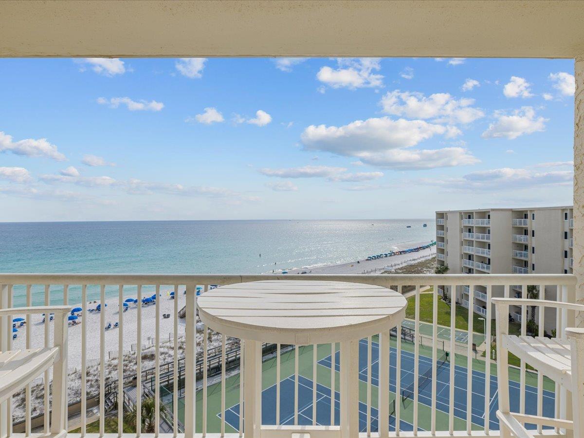 Holiday Surf and Racquet Unit 720 24