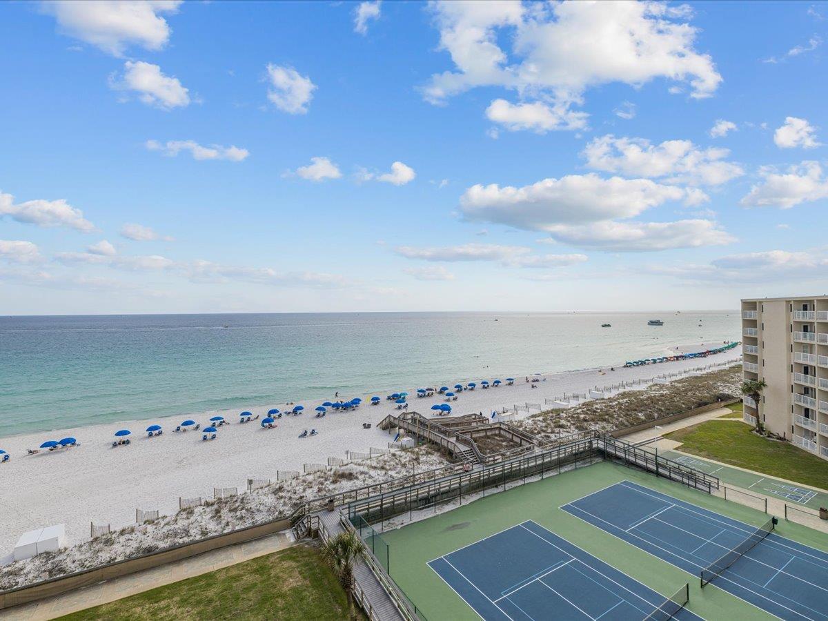 Holiday Surf and Racquet Unit 720 25