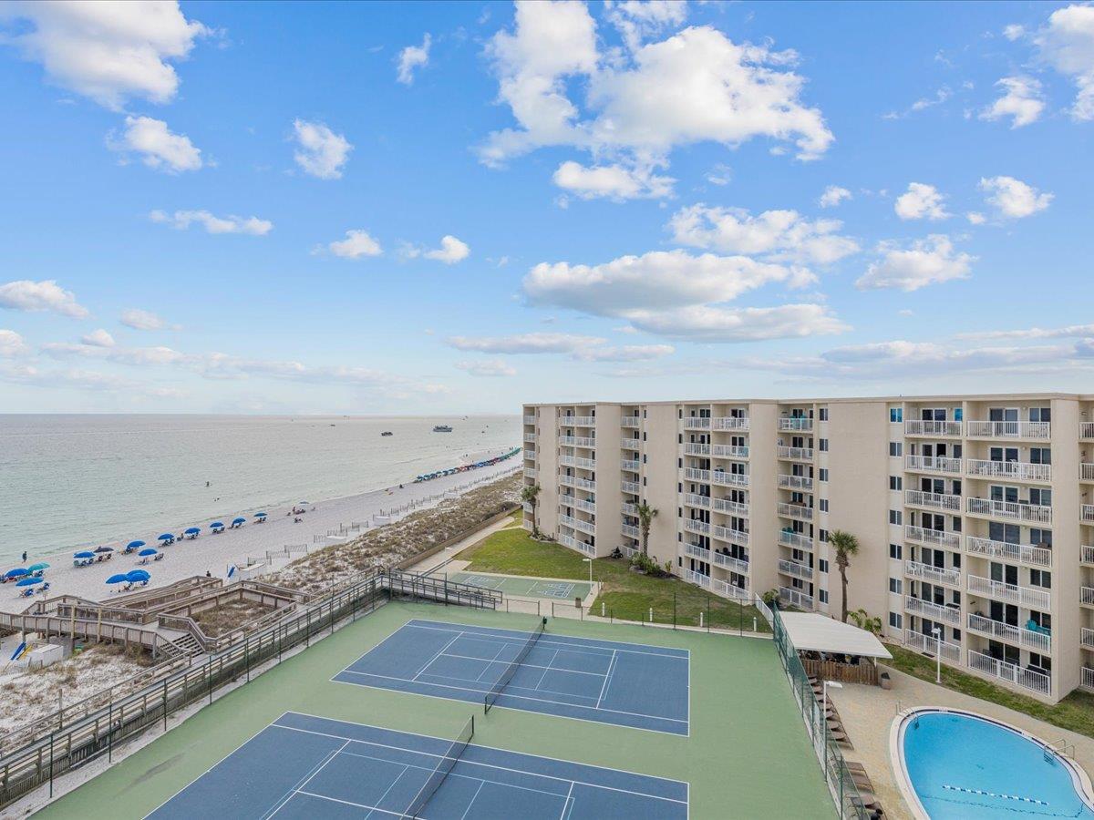 Holiday Surf and Racquet Unit 720 26