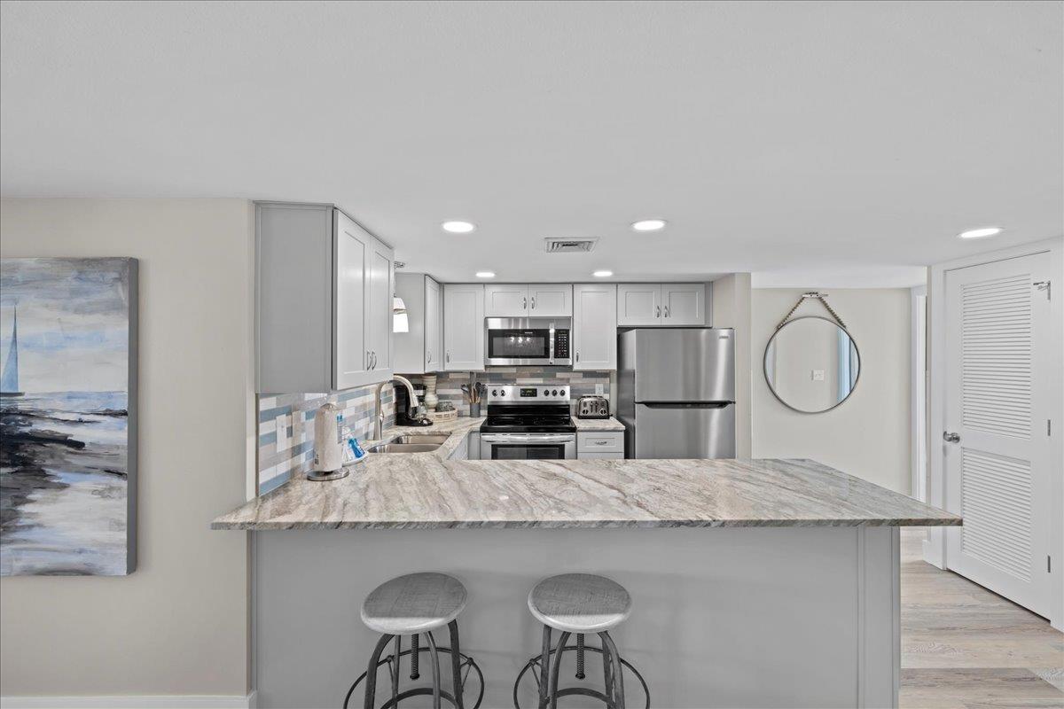 Holiday Surf and Racquet Unit 608 5