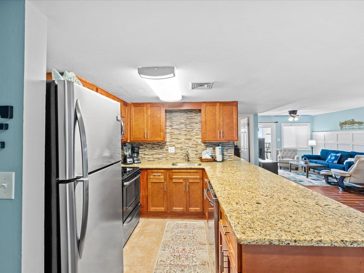 Holiday Surf and Racquet Unit 510 4