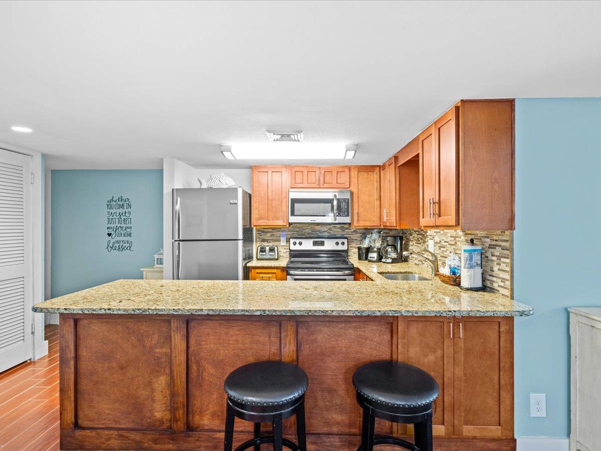 Holiday Surf and Racquet Unit 510 6