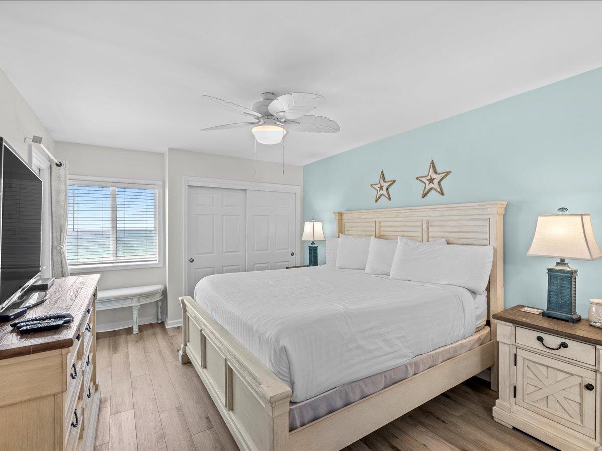 Holiday Surf and Racquet Unit 718 19