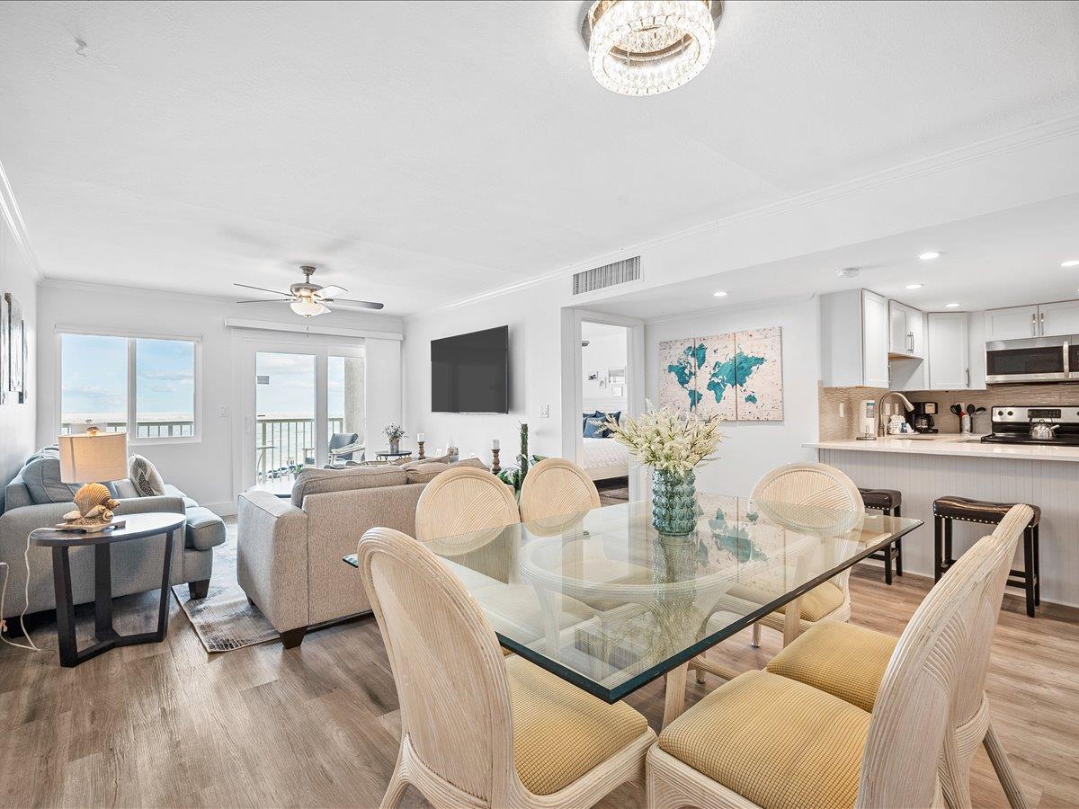 Holiday Surf and Racquet Unit 524 9