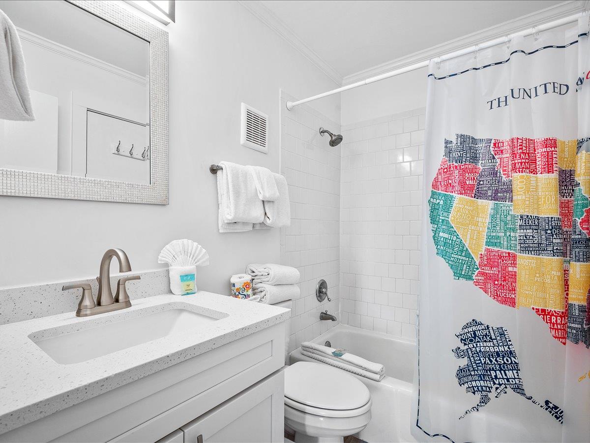 Holiday Surf and Racquet Unit 524 13