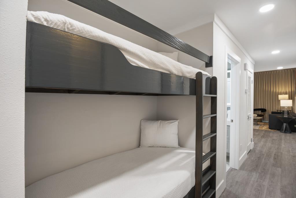 Coral Reef Club 42 11