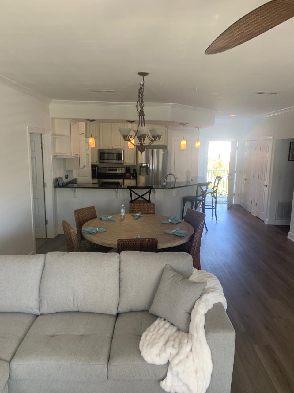 Pavilion Palms 103B 6