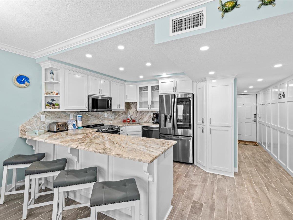 Holiday Surf and Racquet Unit 722 12