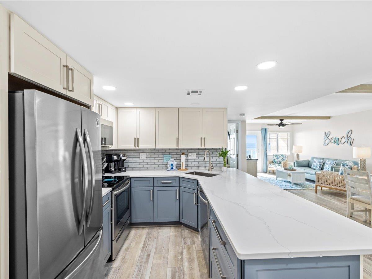 Holiday Surf and Racquet Unit 501 8