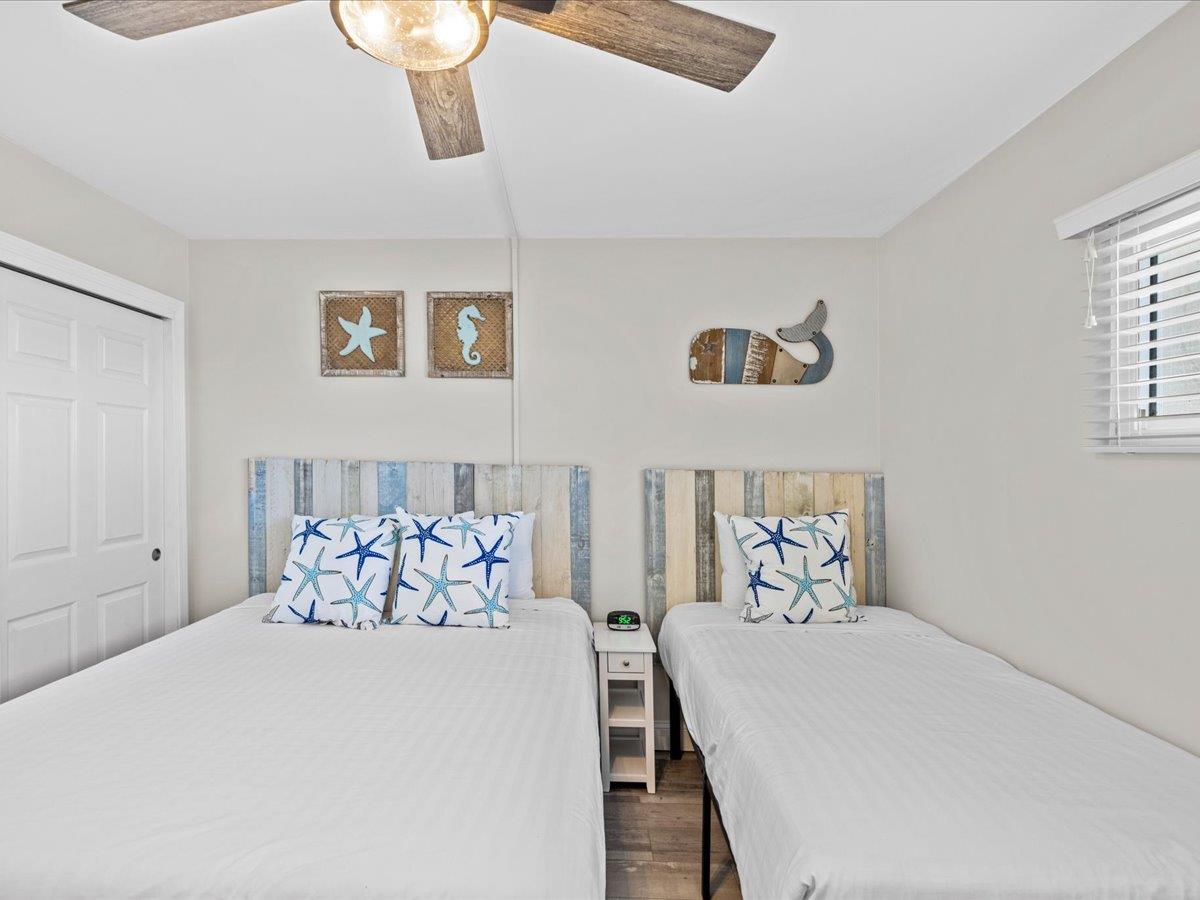 Holiday Surf and Racquet Unit 501 24