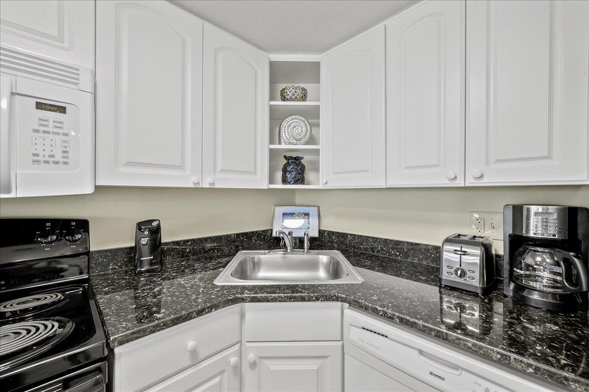 Holiday Surf and Racquet Unit 416 11