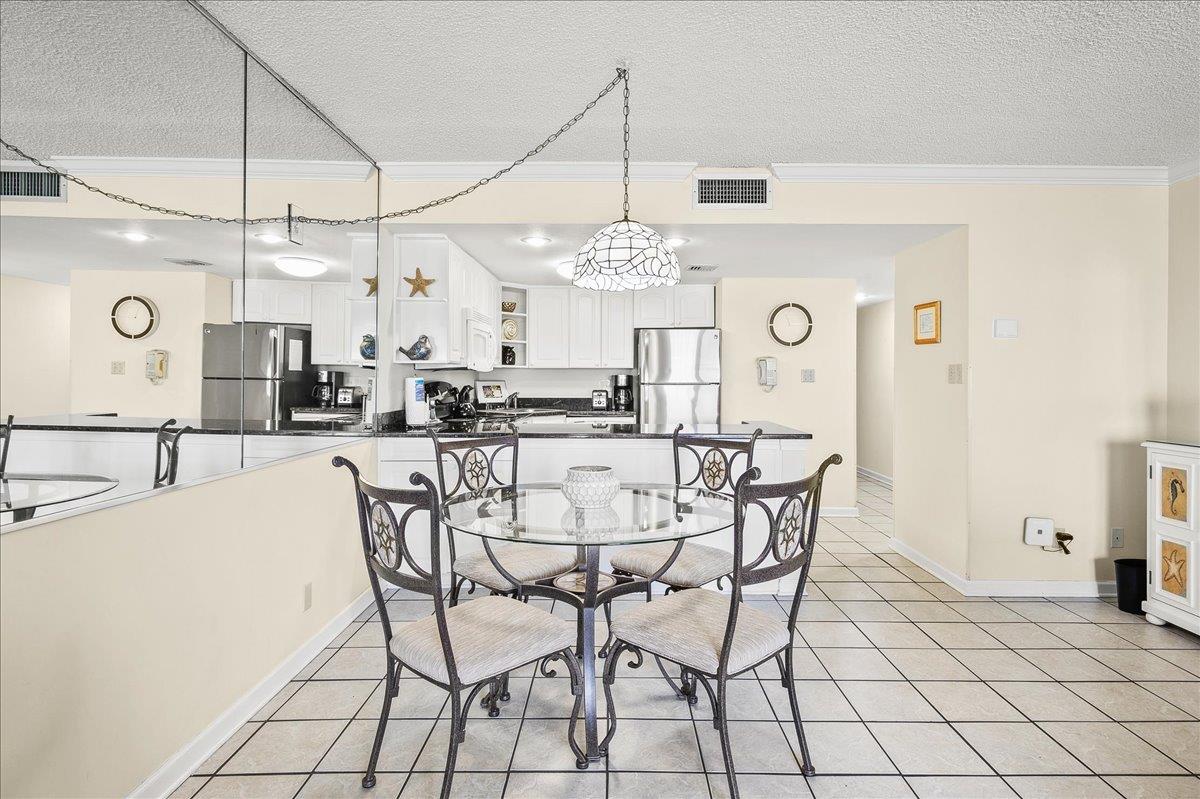 Holiday Surf and Racquet Unit 416 16