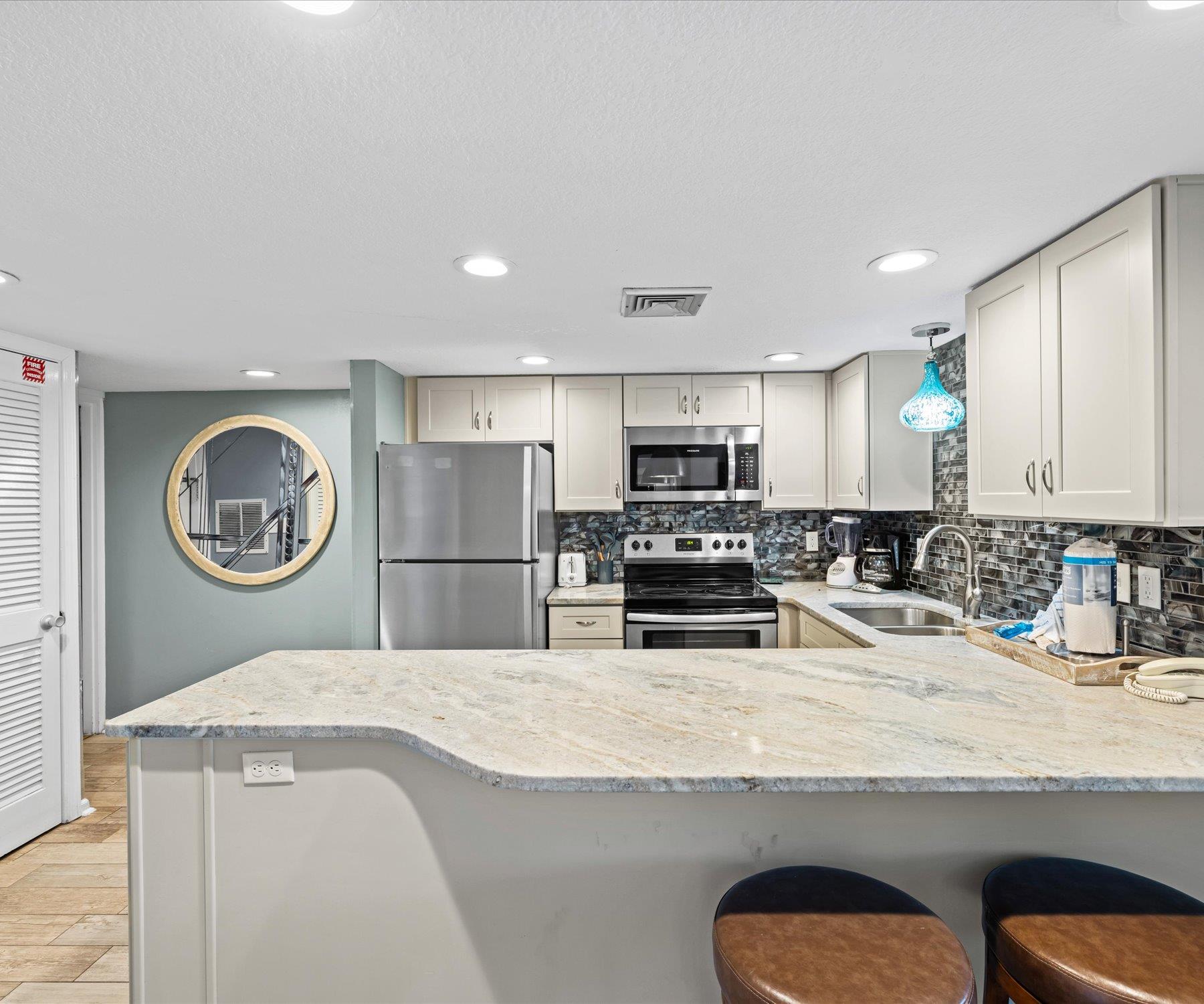 Holiday Surf and Racquet Unit 210 5