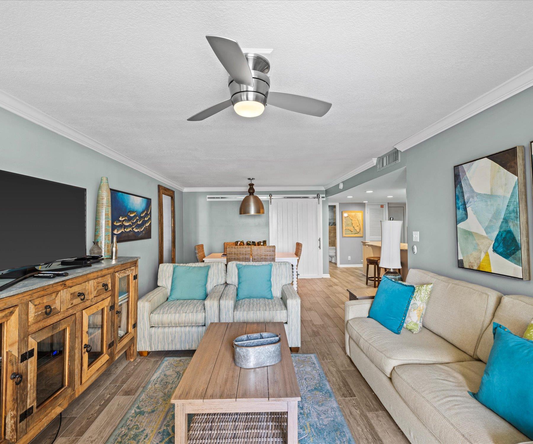 Holiday Surf and Racquet Unit 210 9