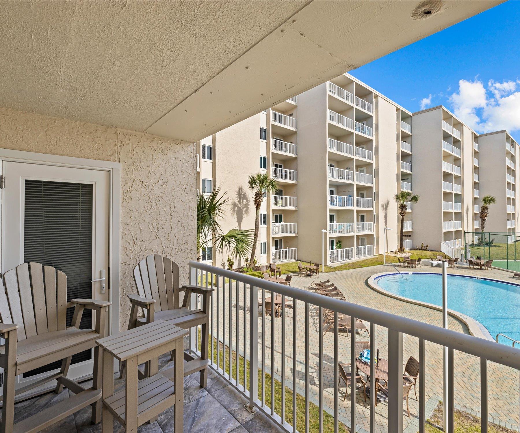 Holiday Surf and Racquet Unit 210 20