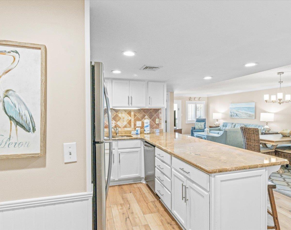 Holiday Surf and Racquet Unit 610 5