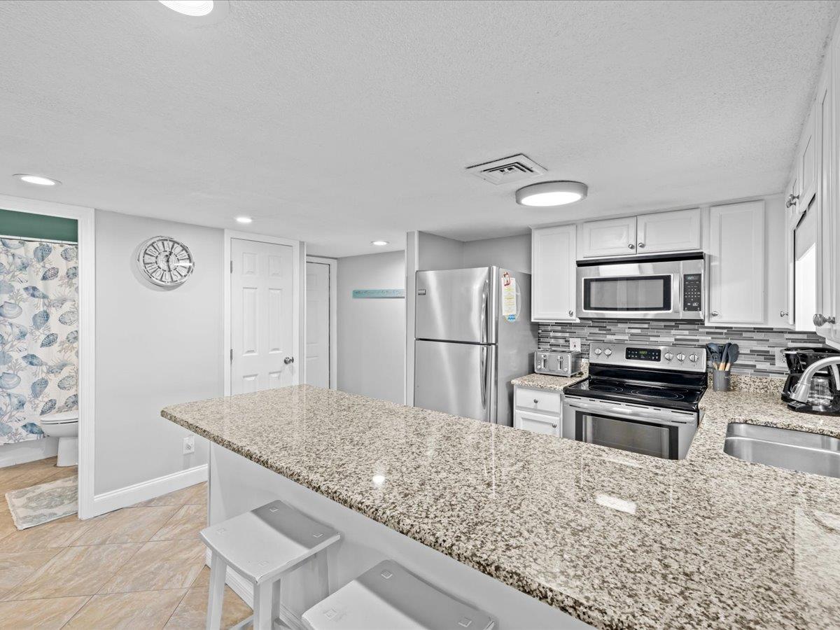 Holiday Surf and Racquet Unit 617 5