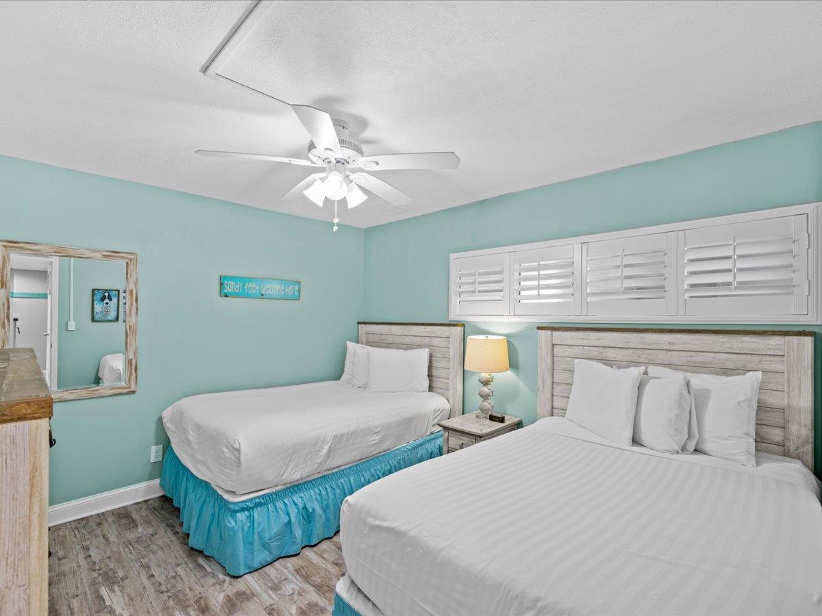 Holiday Surf and Racquet Unit 617 8