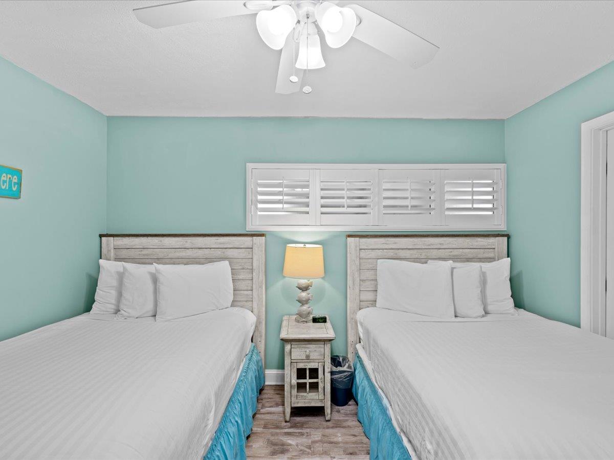 Holiday Surf and Racquet Unit 617 11