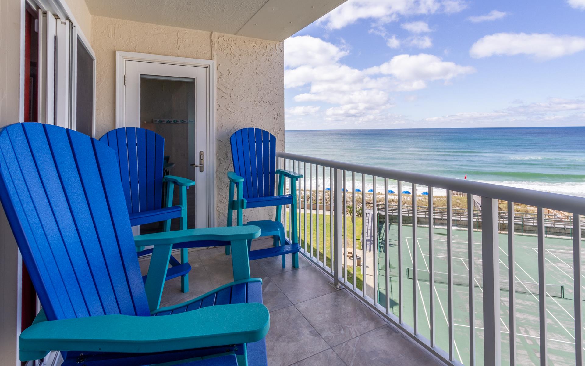 Holiday Surf and Racquet Unit 617 25