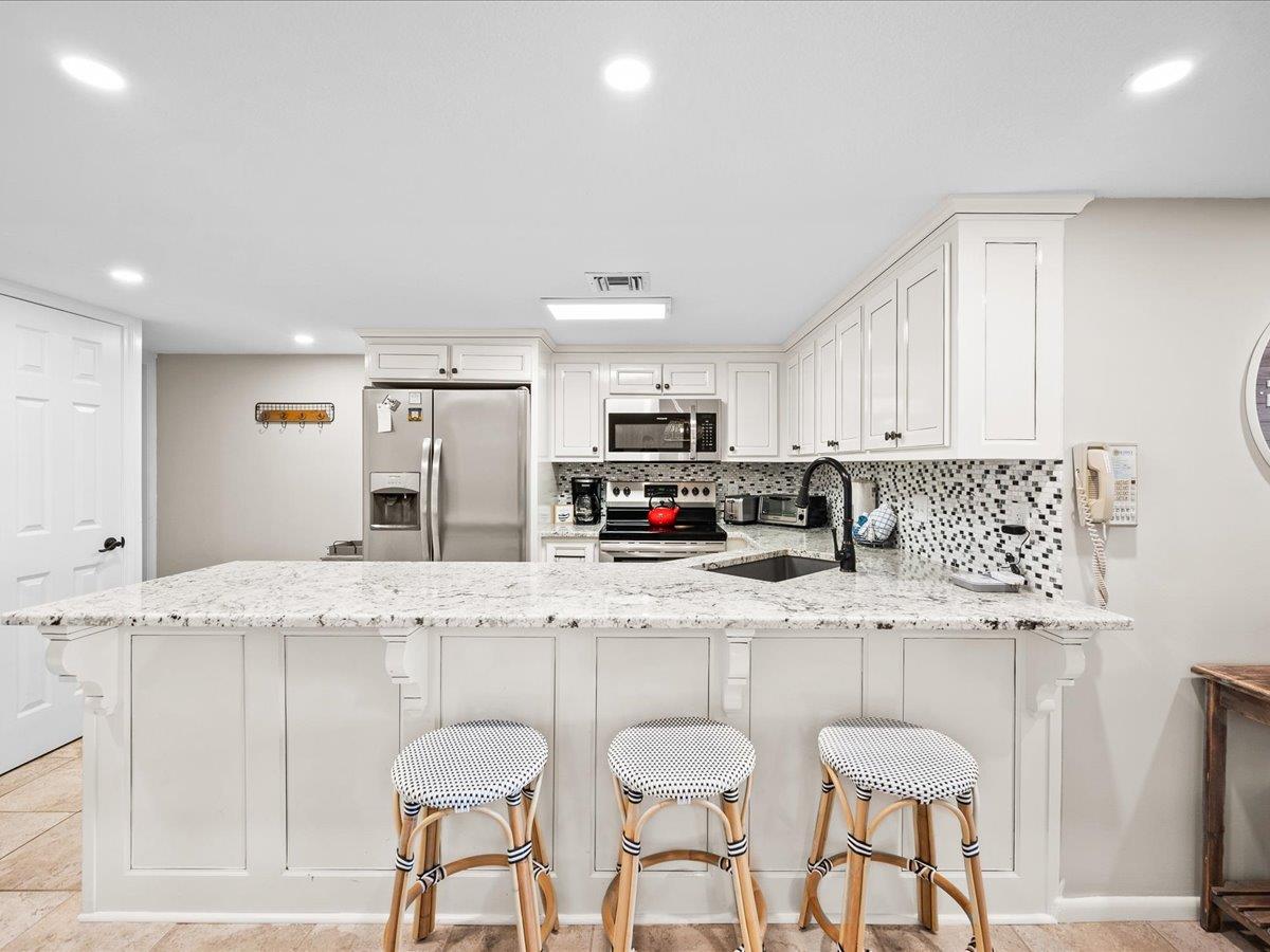 Holiday Surf and Racquet Unit 207 5