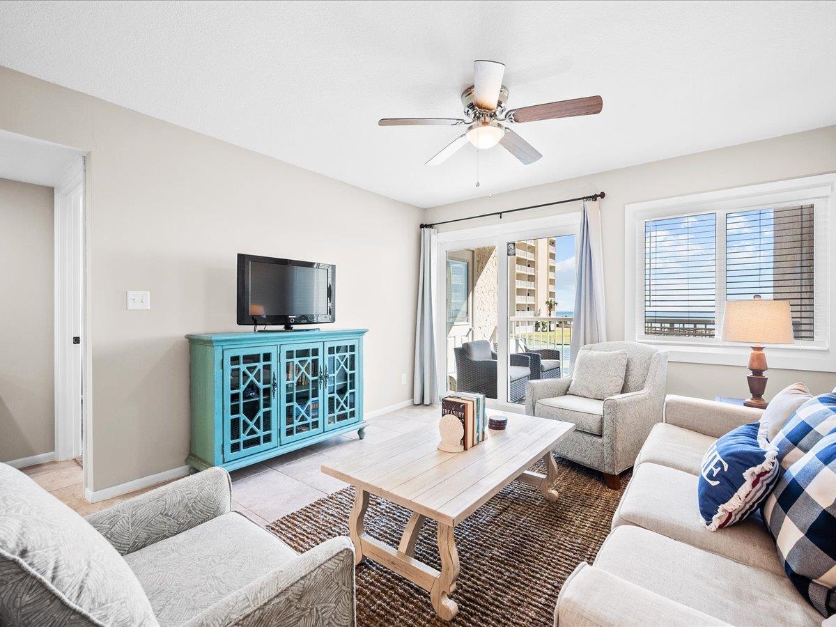 Holiday Surf and Racquet Unit 207 12