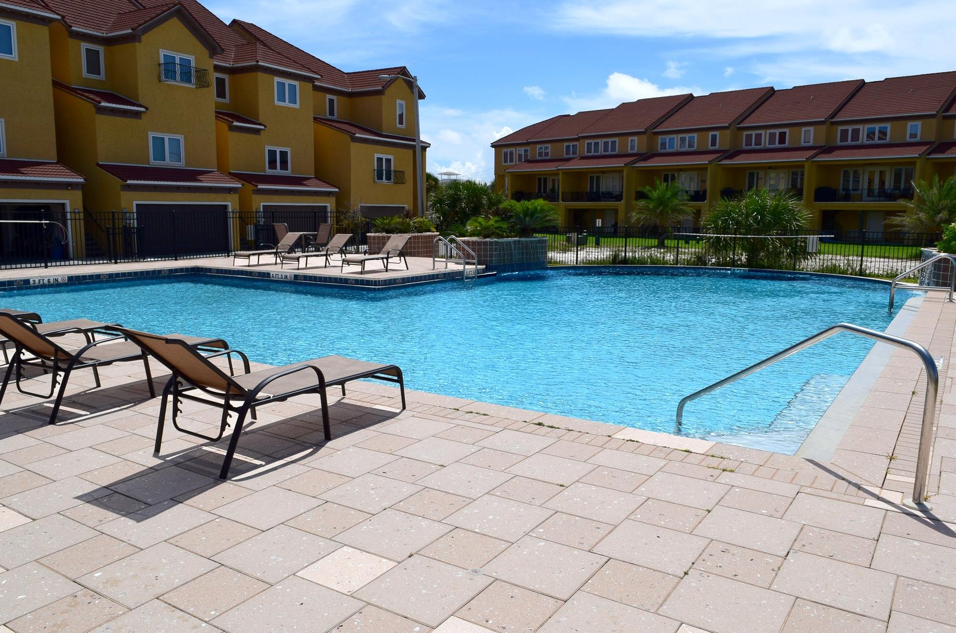 Regency Cabanas H4 37