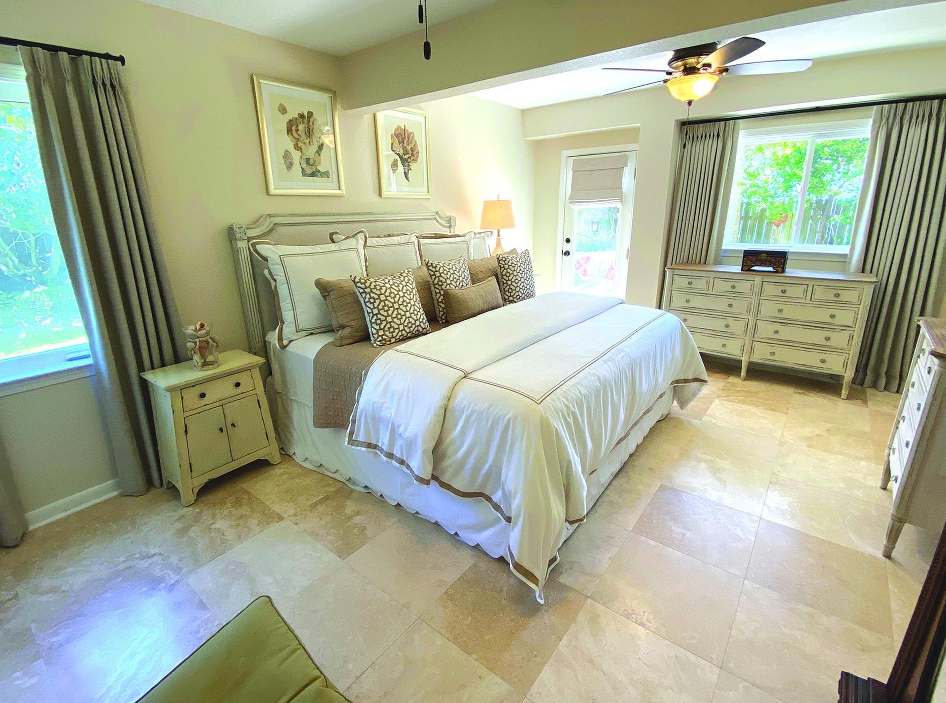 Ariola 103  Mermaid Oasis 24