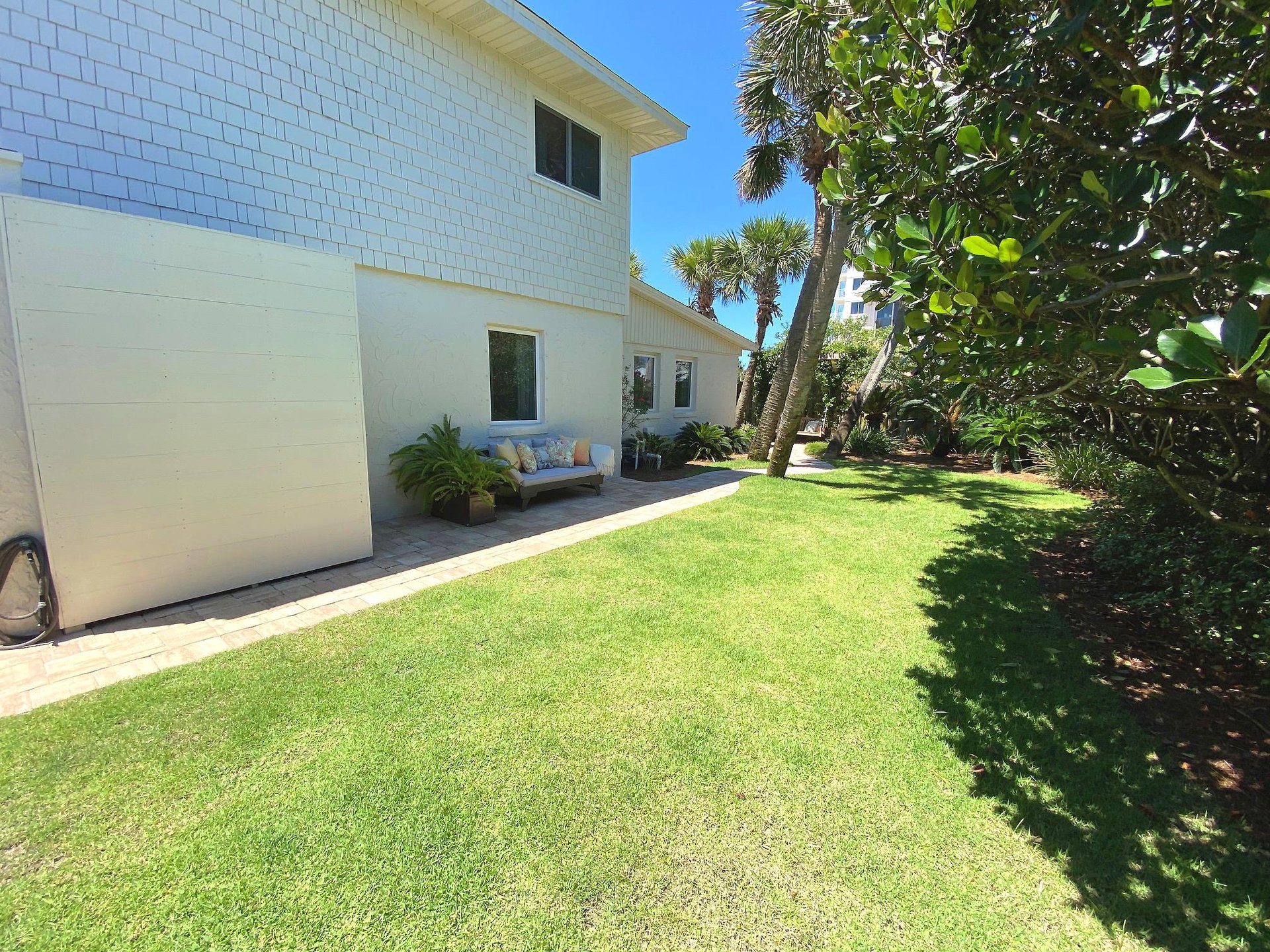 Ariola 103  Mermaid Oasis 51