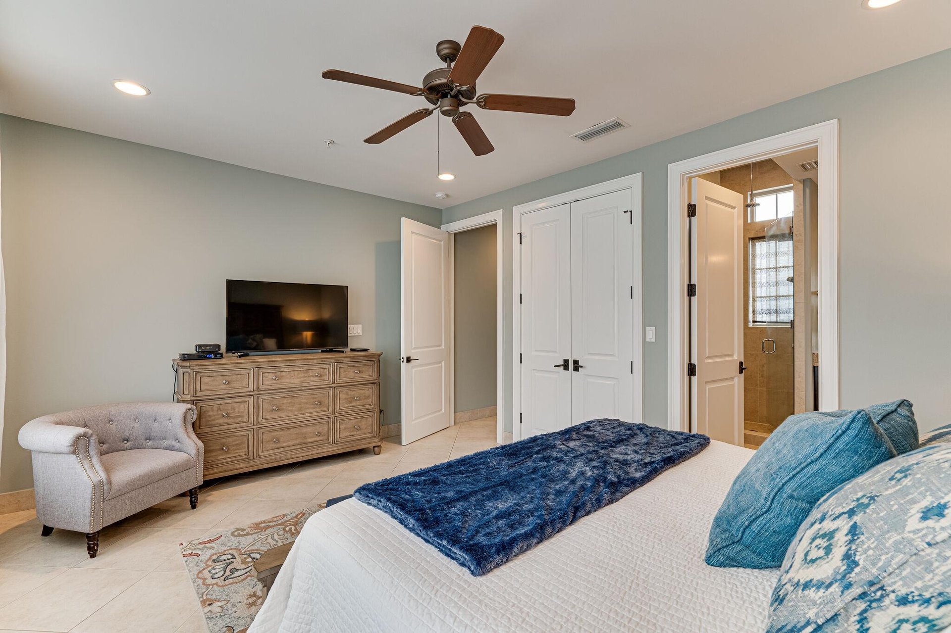 Ocean Front Escape 14