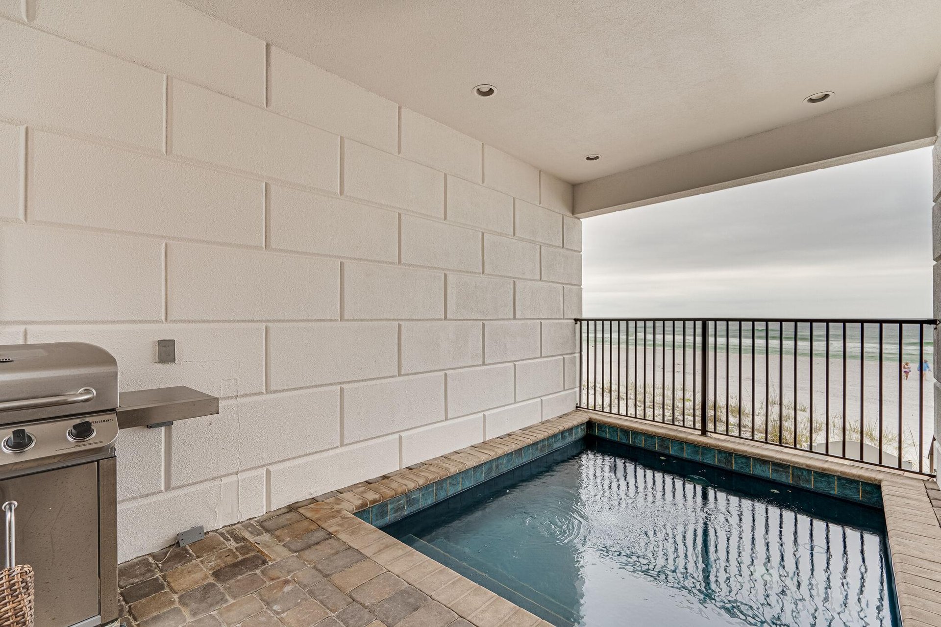 Ocean Front Escape 28