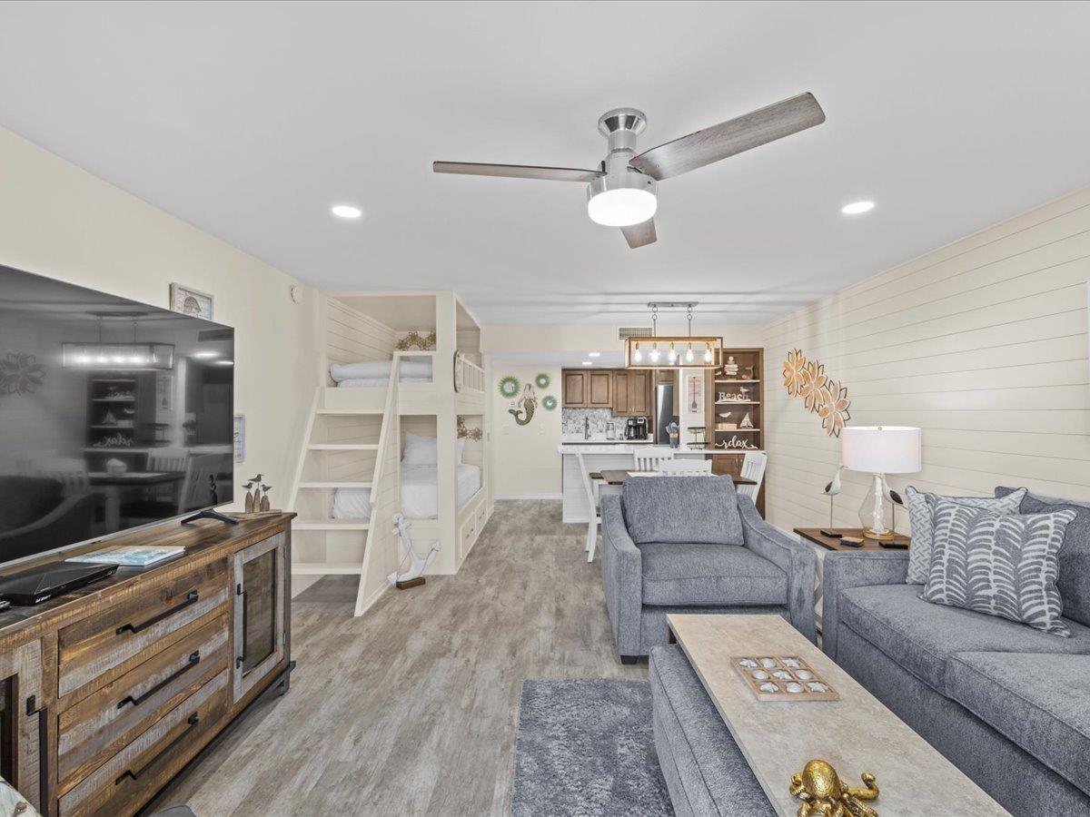 Holiday Surf and Racquet Unit 103 9