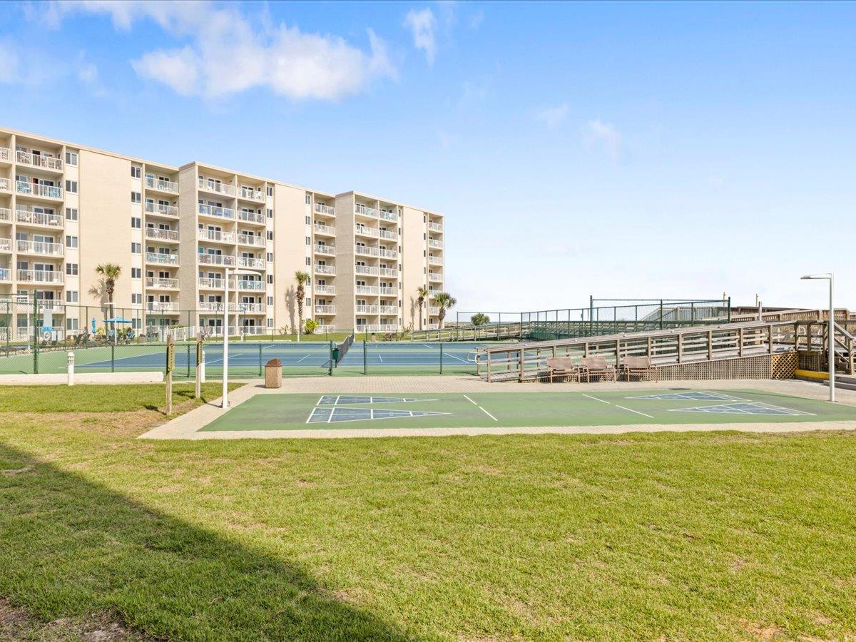 Holiday Surf and Racquet Unit 103 22