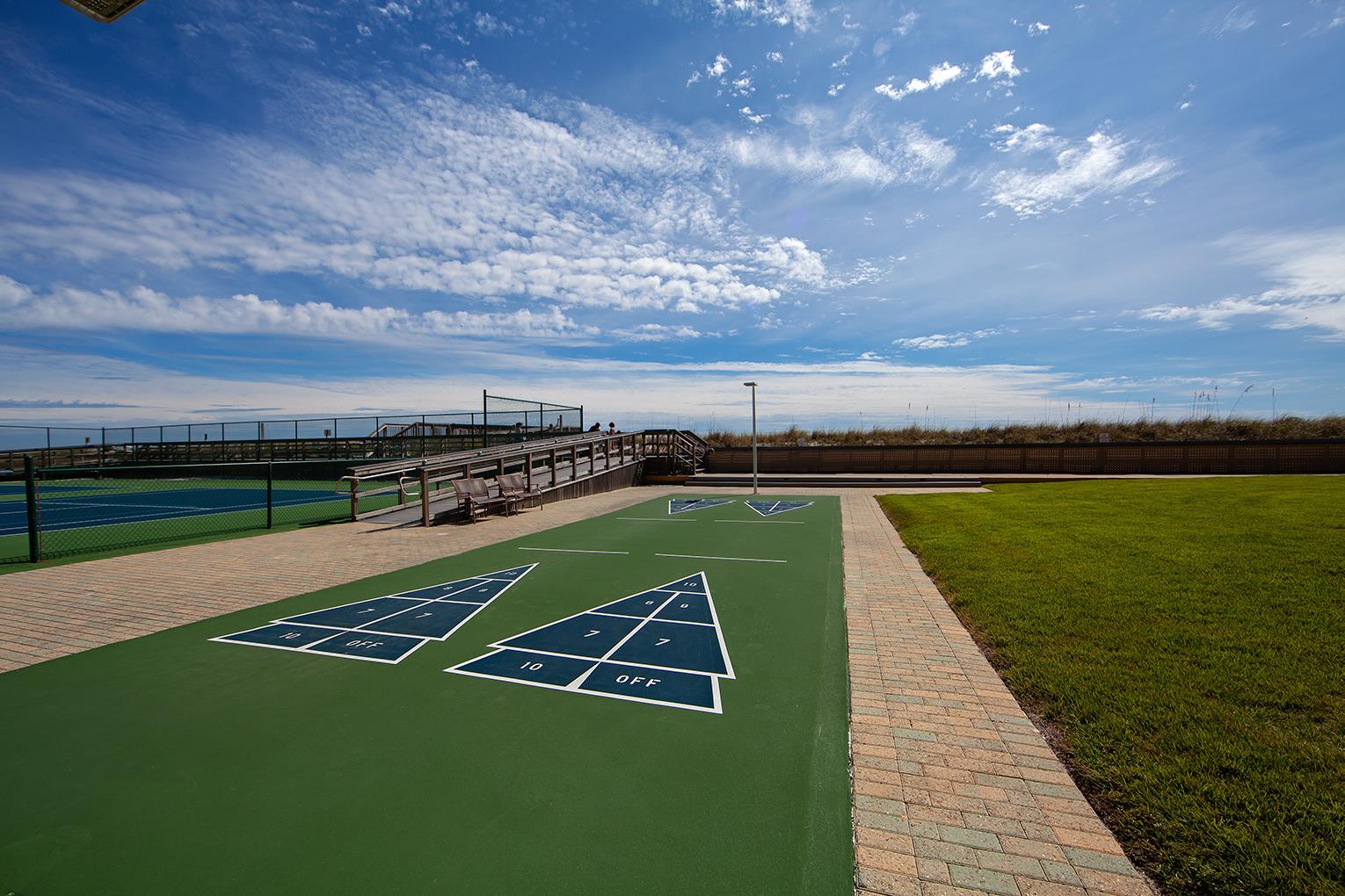 Holiday Surf and Racquet Unit 712 23