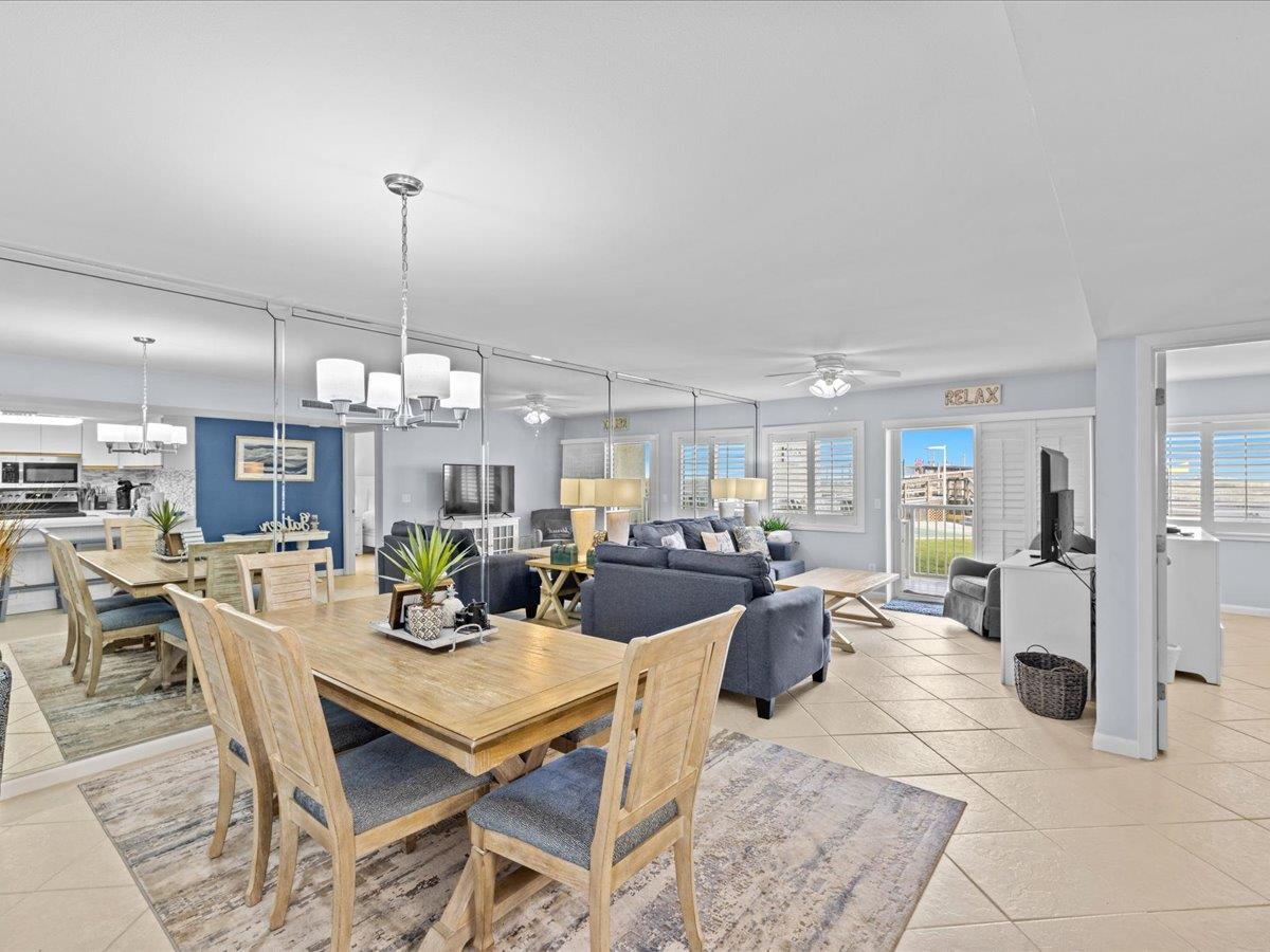 Holiday Surf and Racquet Unit 102 7