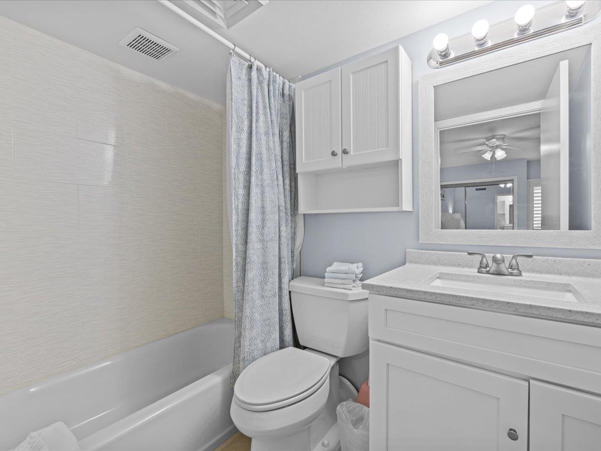 Holiday Surf and Racquet Unit 102 16