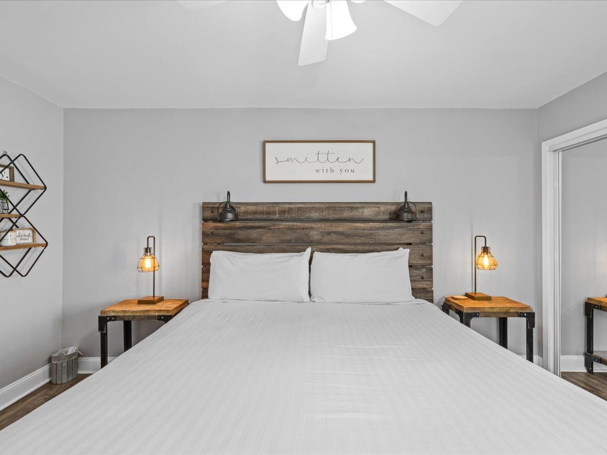 Holiday Surf and Racquet Unit 607 22