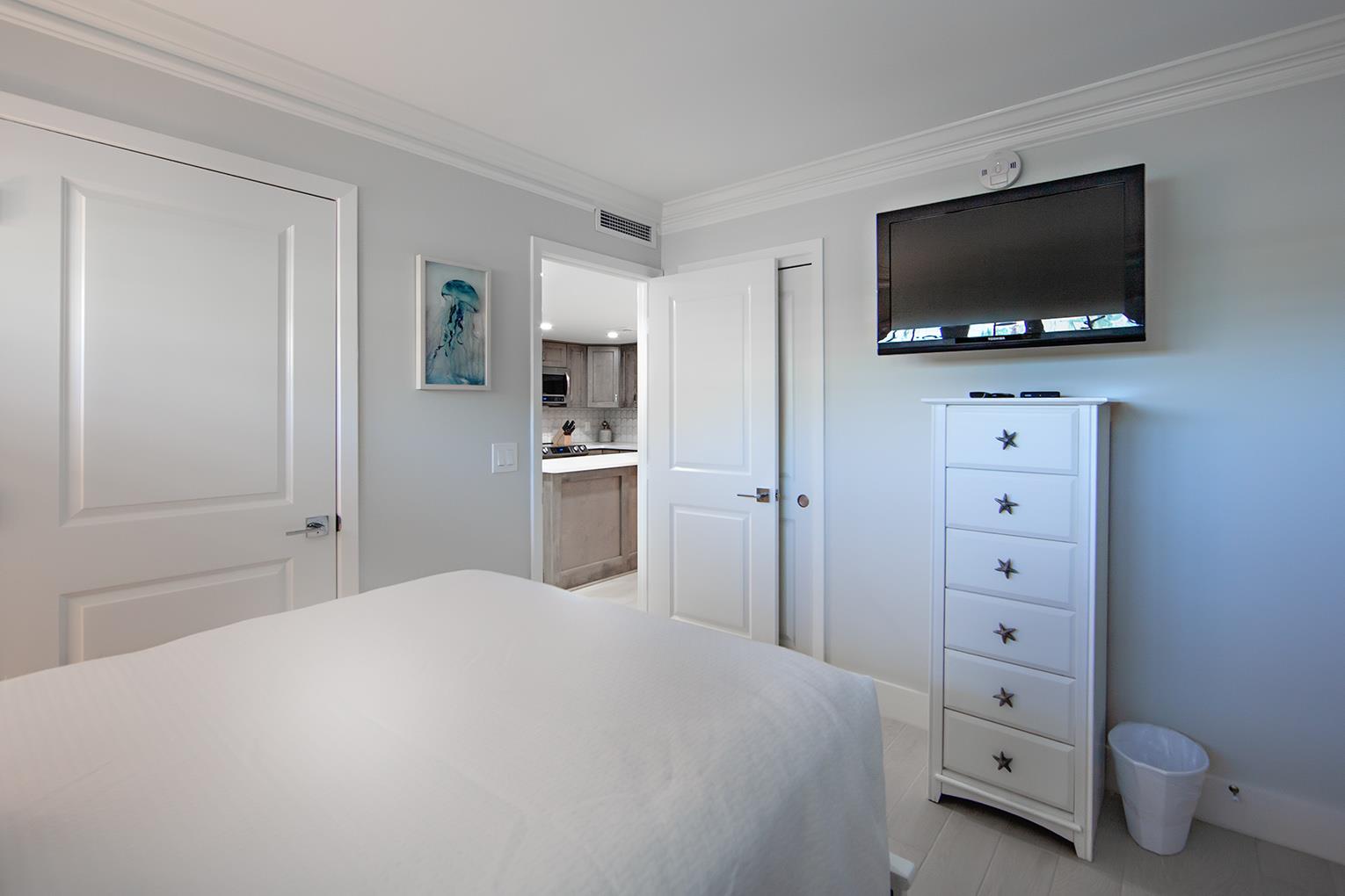 Holiday Surf and Racquet Unit 104 21