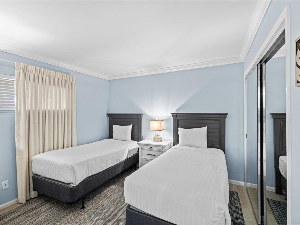 Holiday Surf and Racquet Unit 208 8