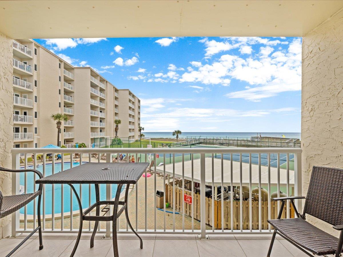 Holiday Surf and Racquet Unit 208 23